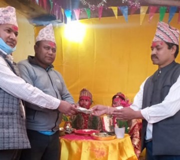 छोराको विवाहको खुशियालीमा विद्यालयमा अक्षय कोष स्थापना 